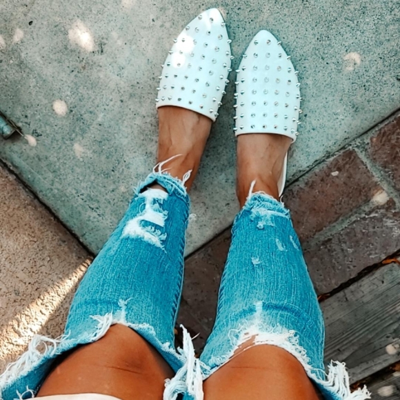 🚨END OF SUMMER SALE// White mule Flats - Picture 3 of 5